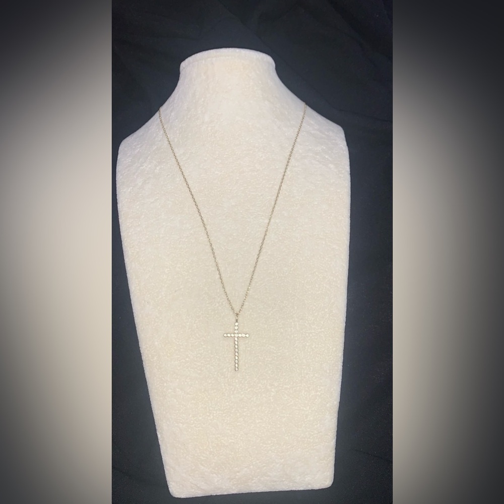 NWOT. Gold Cross Pendant Necklace.